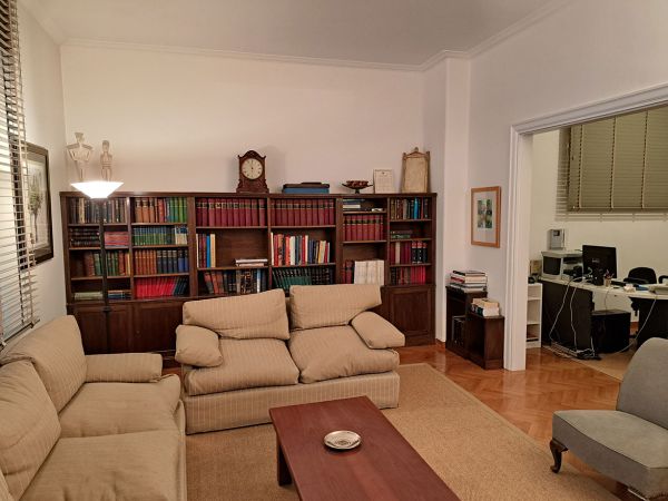 Χώρος Αναμονής - Αθ. Δελλής Ουρολόγος